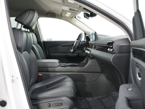 Used 2024 Honda Pilot EX-L image 11