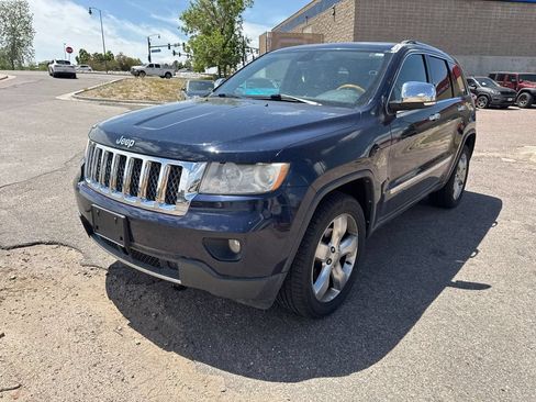 Used 2013 Jeep Grand Cherokee Overland w/ Advance Technology Group AWD/4WD image 7