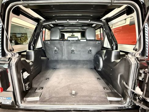 Used 2022 Jeep Wrangler Unlimited Sahara w/ Cold Weather Group AWD/4WD image 9