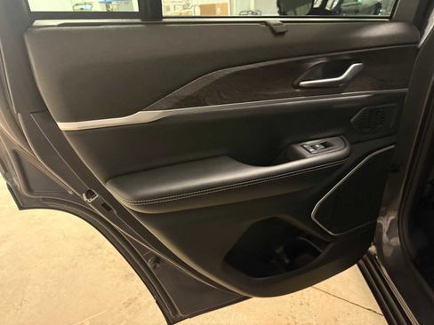 Used 2024 Jeep Grand Cherokee Limited w/ Luxury Tech Group II image 24