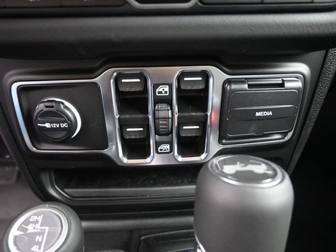 New 2025 Jeep Wrangler Sahara image 32