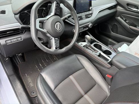 Used 2024 Nissan Altima 2.5 SR FWD image 5