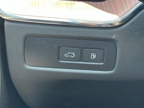 Certified 2024 Volvo XC60 T8 Ultimate w/ Climate Package AWD/4WD image 31