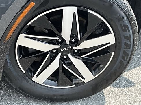 Used 2022 Kia Sorento S image 2