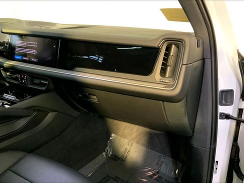 Used 2025 Porsche Cayenne image 22