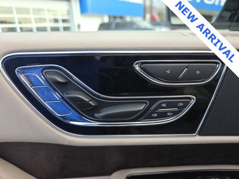 Used 2020 Lincoln Navigator Reserve w/ Equipment Group 208A Reserve image 11