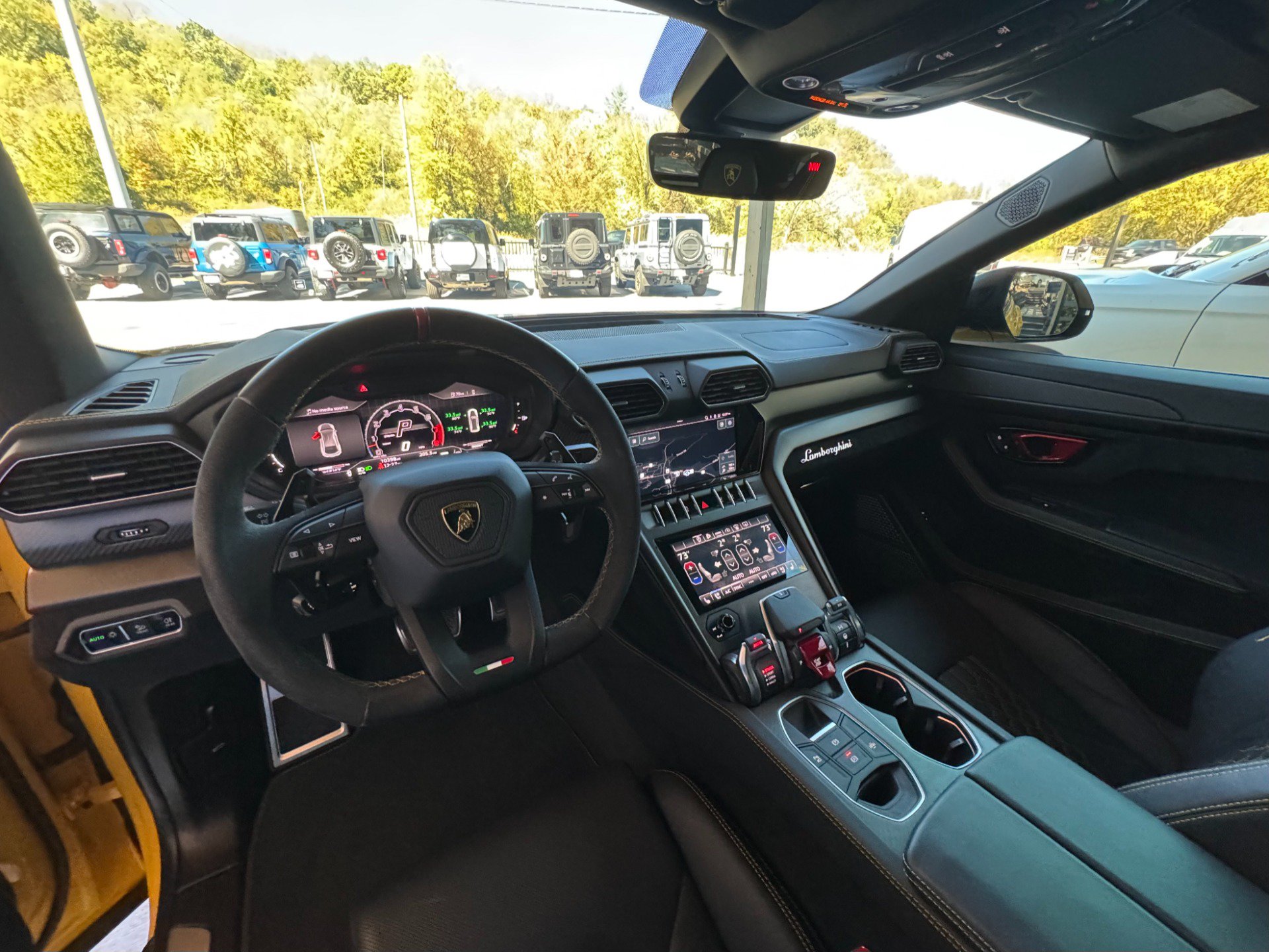 Used 2024 Lamborghini Urus Performante AWD/4WD image 10