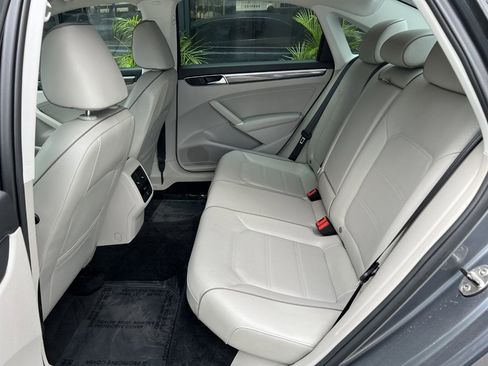 Used 2017 Volkswagen Passat 1.8T SE w/ SE Lighting Package image 15