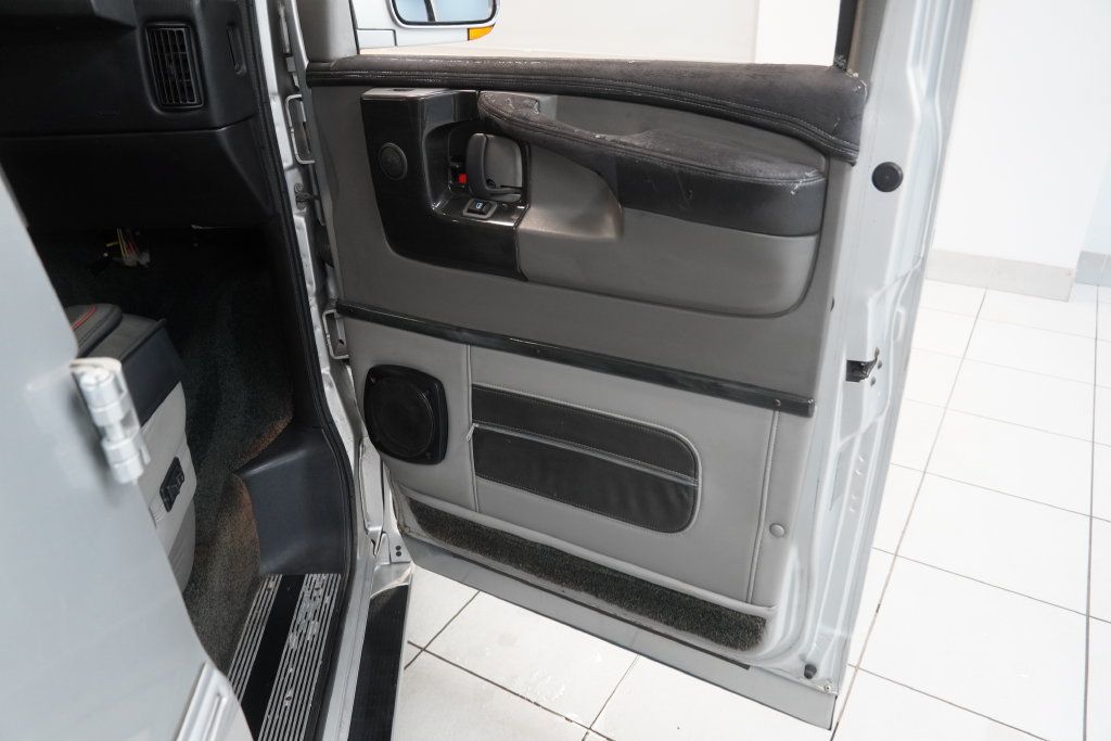 Used 2013 GMC Savana 1500 AWD image 31