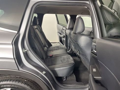 Used 2024 Mitsubishi Outlander SE image 47