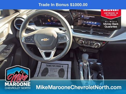 Used 2025 Chevrolet Trax LT w/ LT Convenience Package image 16