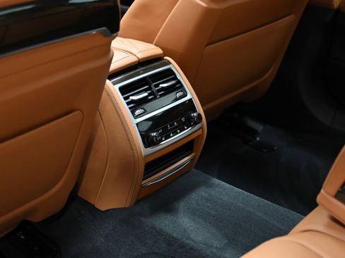 Used 2022 BMW M760i xDrive w/ Luxury Rear Seating Package image 32