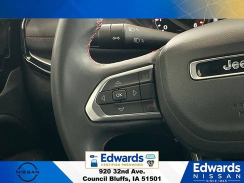 Used 2025 Jeep Compass Trailhawk AWD/4WD image 17