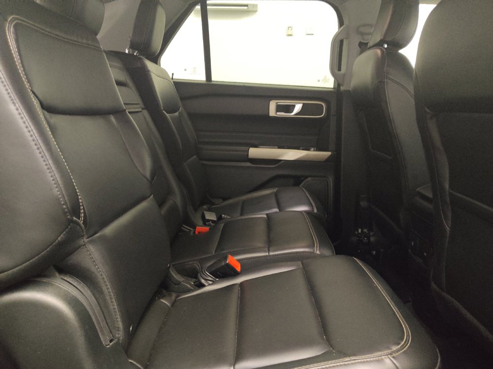 Used 2023 Ford Explorer XLT w/ Equipment Group 202A AWD/4WD image 19