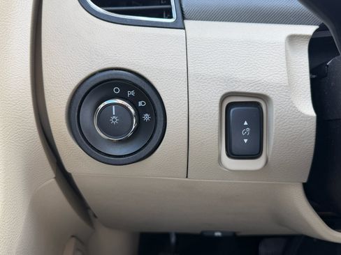 Used 2016 Ford Taurus SE FWD image 24