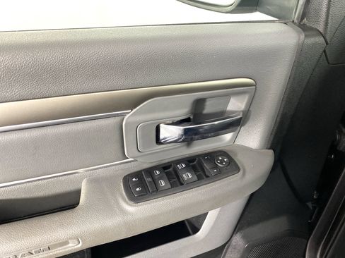Used 2017 RAM 1500 Classic SLT RWD image 10