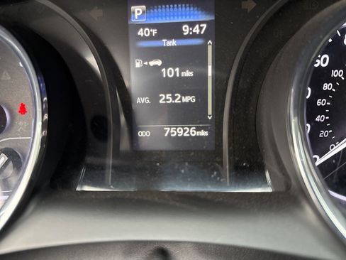 Used 2019 Toyota Camry SE image 9