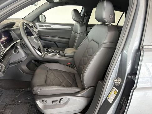 Used 2025 Volkswagen Atlas Cross Sport SE image 19