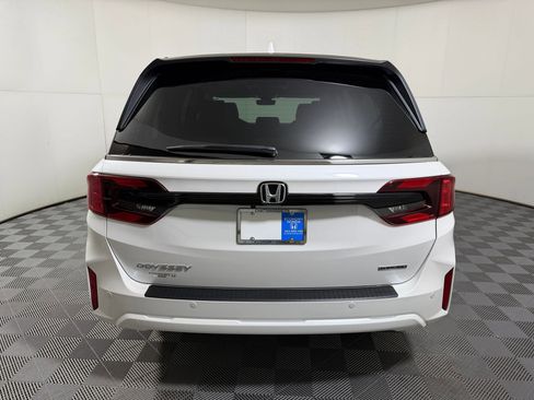 New 2026 Honda Odyssey Touring image 8