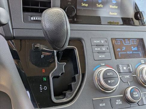 Used 2015 Toyota Sienna LE FWD image 14