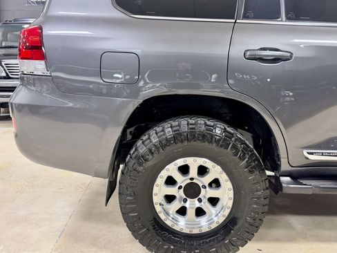 Used 2016 Toyota Land Cruiser image 16
