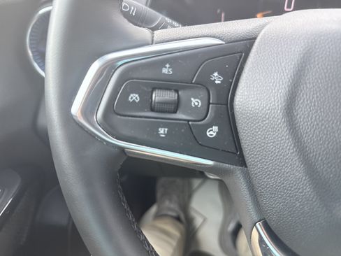 Used 2025 Chevrolet Trax LT w/ Driver Confidence Package FWD image 19