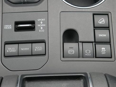 Used 2024 Toyota Highlander XLE image 24