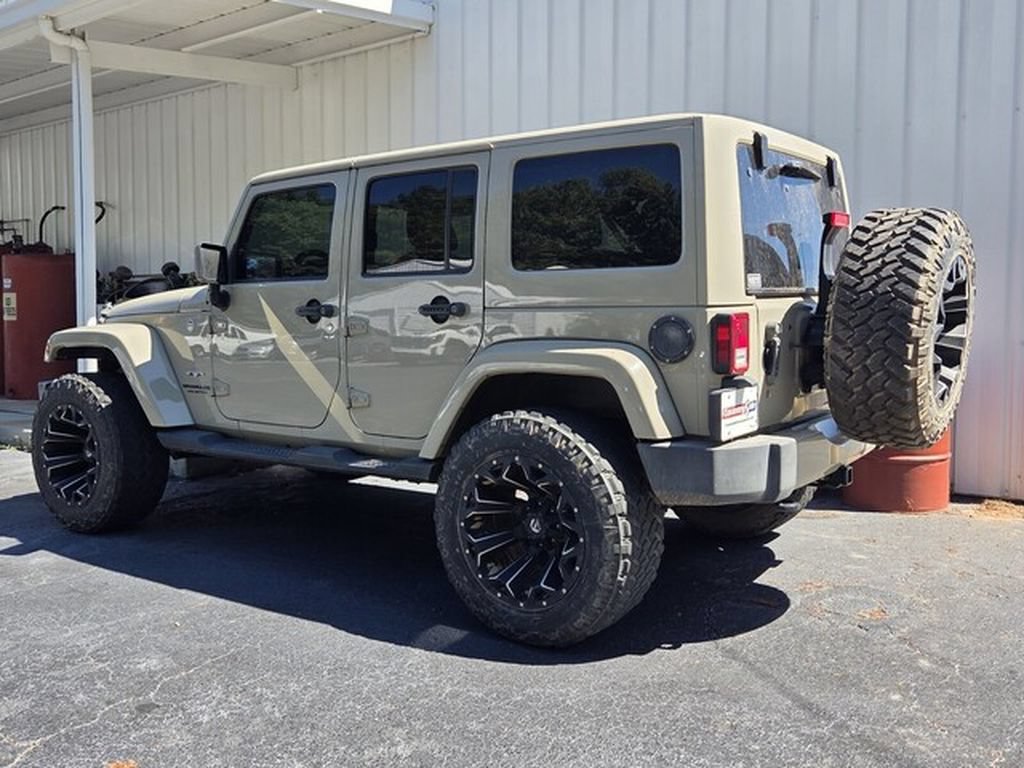 Used 2017 Jeep Wrangler Unlimited Sahara w/ Max Tow Package AWD/4WD image 3