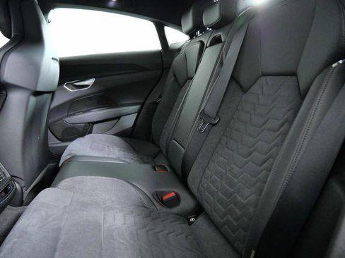 Used 2022 Audi e-tron GT Premium Plus image 16