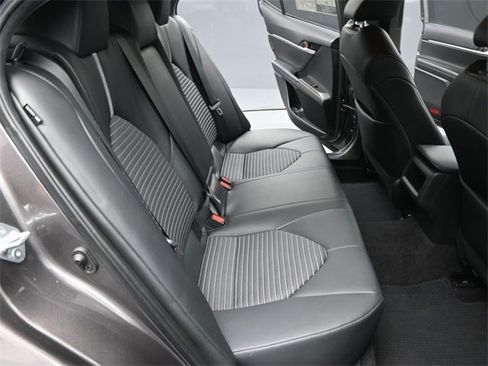 Used 2022 Toyota Camry SE image 25