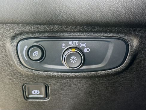 Used 2024 GMC Terrain SLE AWD/4WD image 9