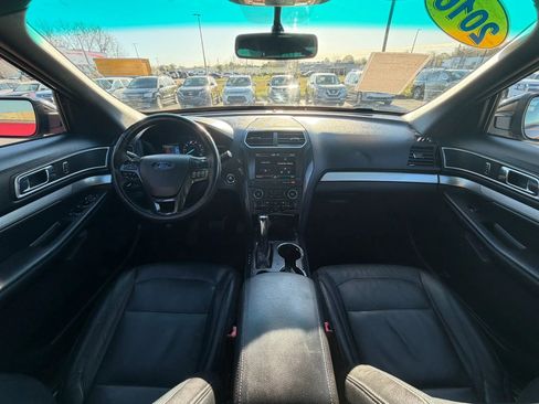 Used 2016 Ford Explorer XLT w/ Equipment Group 202A FWD image 17