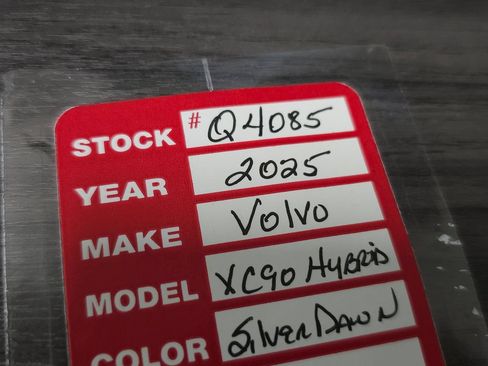 Certified 2025 Volvo XC60 B5 Plus AWD/4WD image 35