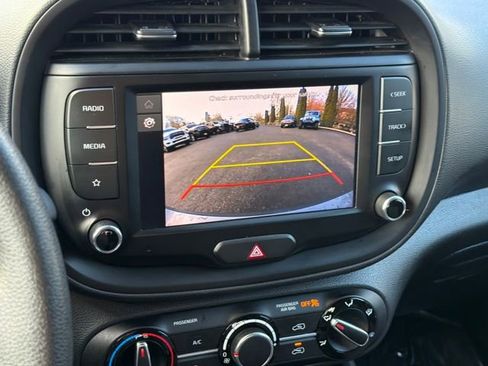 Used 2023 Kia Soul LX w/ LX Technology Package image 28