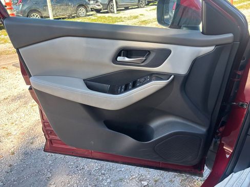 Used 2025 Nissan Rogue SV FWD image 18