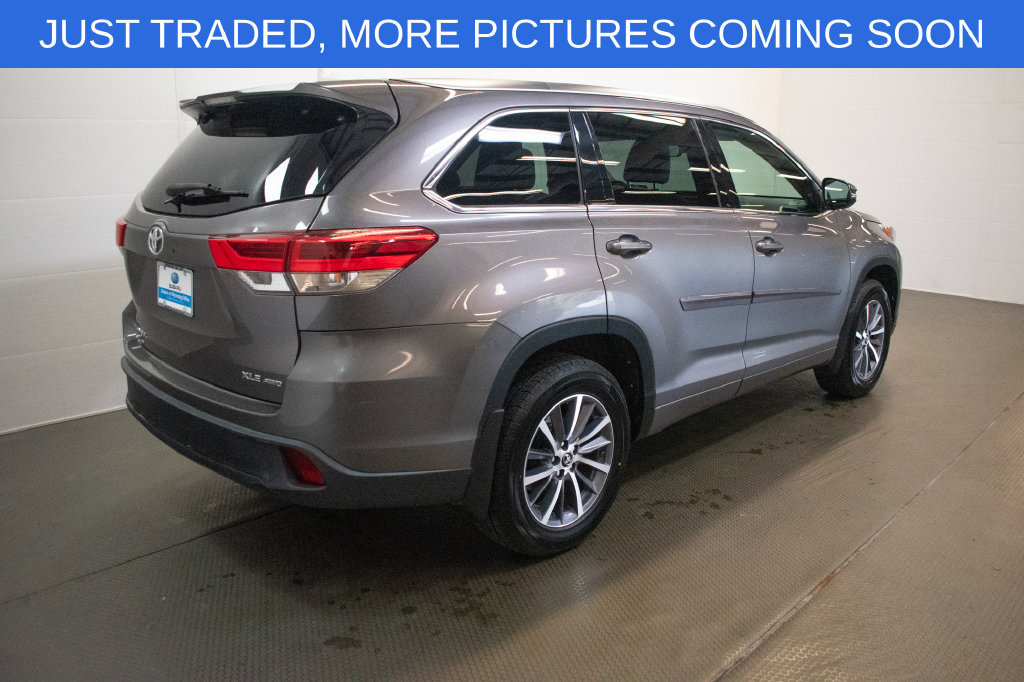 Used 2017 Toyota Highlander XLE AWD/4WD image 4