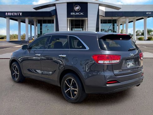 Used 2017 Kia Sorento FWD image 5