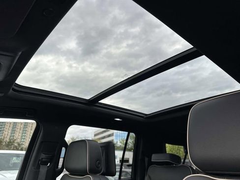 Used 2023 Chevrolet Suburban Premier image 25