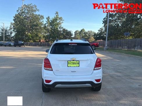 Used 2018 Chevrolet Trax LT w/ LT Convenience Package FWD image 3