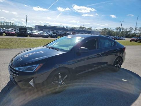 Used 2019 Hyundai Elantra SE w/ Cargo Package FWD image 2