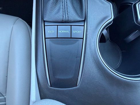Used 2022 Toyota Camry SE w/ Carpet Mat Package (TMS) FWD image 27