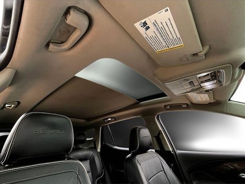 Used 2019 GMC Terrain Denali w/ Advanced Safety Package image 17