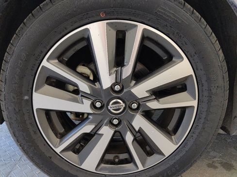 Used 2021 Nissan Versa SV image 31