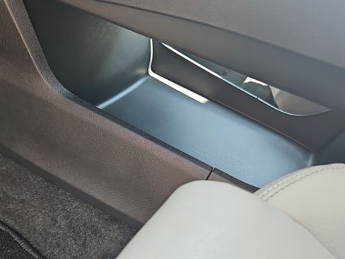 Used 2025 Nissan Rogue SL AWD/4WD image 22