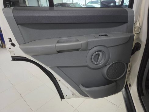 Used 2007 Jeep Commander Sport RWD image 18