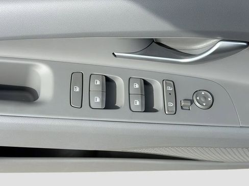 New 2026 Hyundai Elantra SE FWD image 17