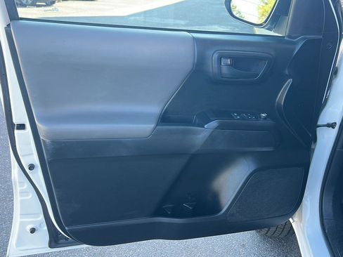 Used 2016 Toyota Tacoma SR image 16