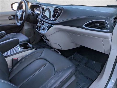 Used 2024 Chrysler Pacifica Select FWD image 29