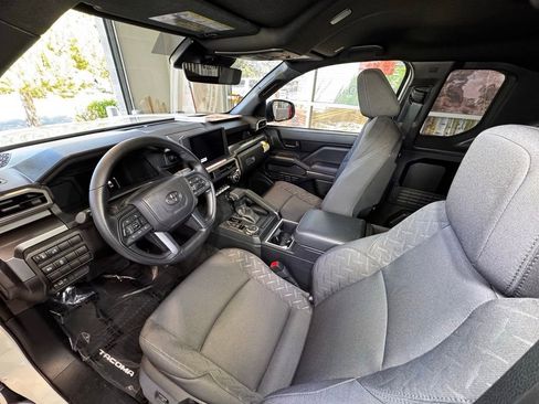 Used 2026 Toyota Tacoma SR5 AWD/4WD image 17