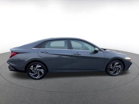 Used 2025 Hyundai Elantra SEL image 16
